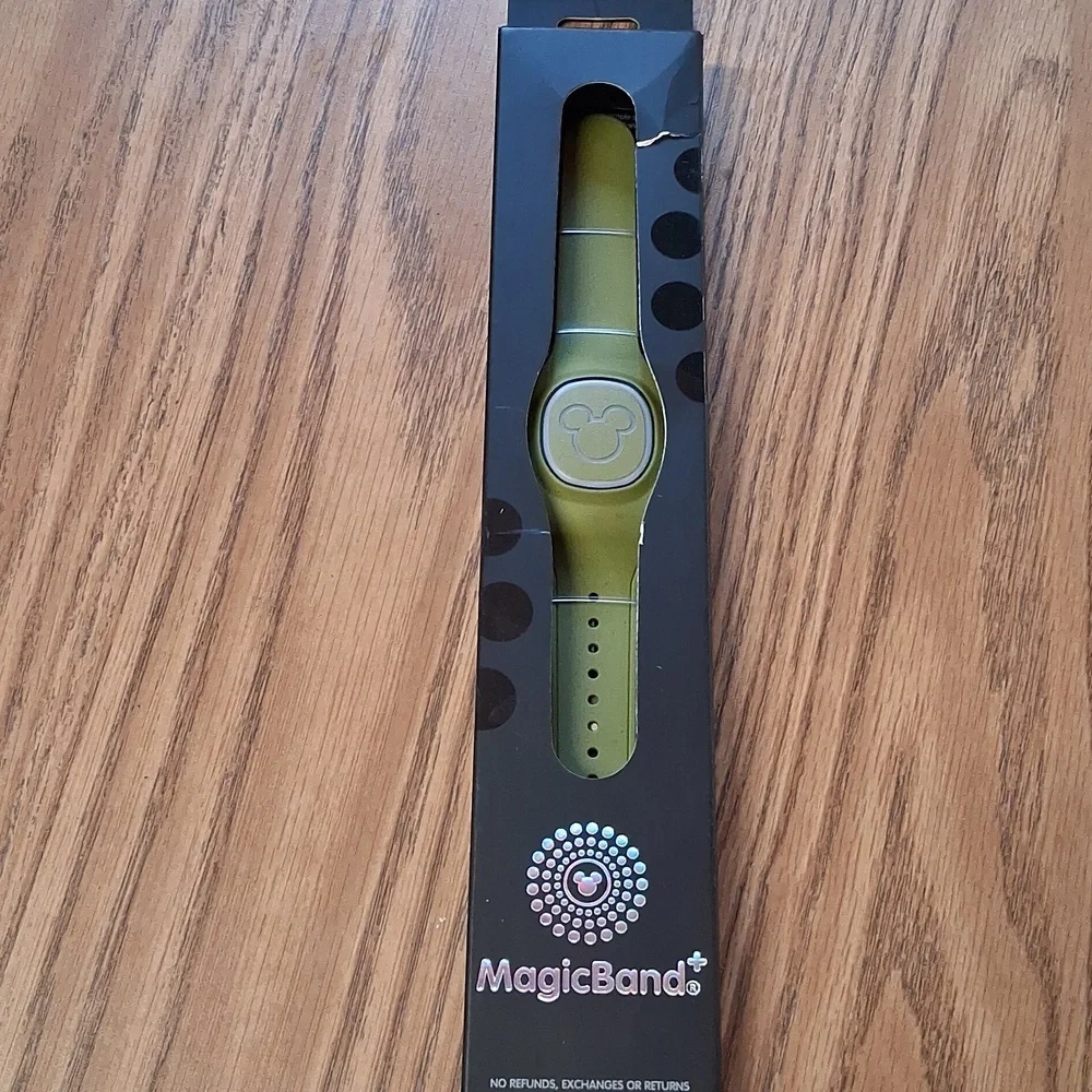 NWT MagicBand+ Olive Green